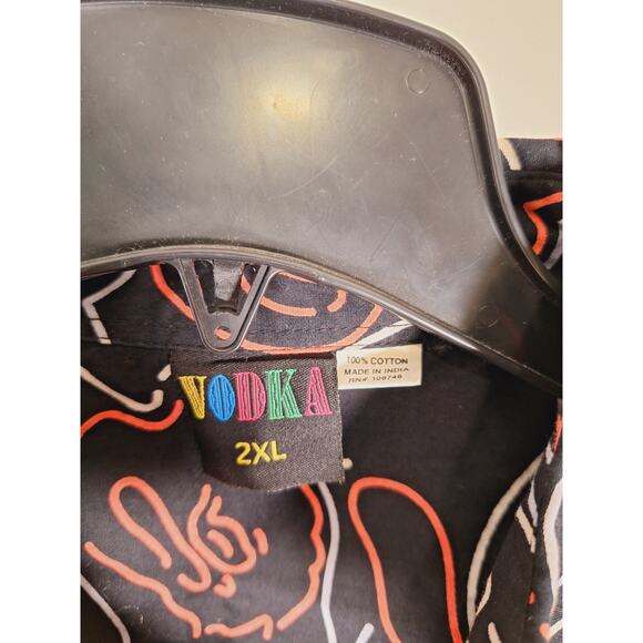 Vodka Men's Retro Squiggly Lines Button-Up Short-Sleeved Shirt - Picture 5 of 5